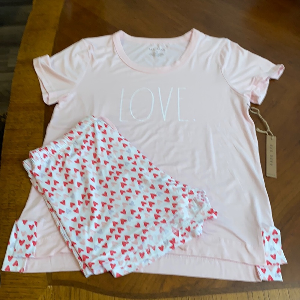 Rae Dunn Hem Detail T-shirt &short set with hearts ♥️ Sz M